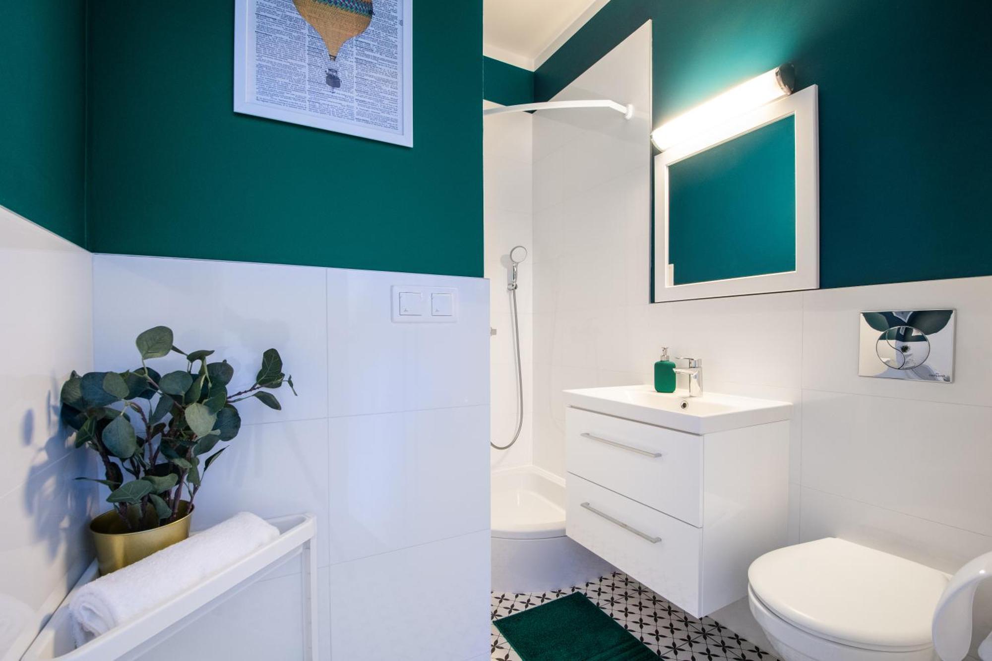 V Airport & West Railway Station With Privat Bathroom *
